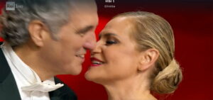 Giovanni Terzi non è solo il compagno di Simona Ventura, ma anche uno scrittore e giornalista che...