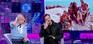 Questa domenica Verissimo ha ospitato due nuovi genitori molto amati: Veronica Peparini e Andreas...