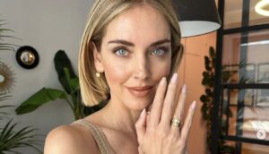 Come Chiara Ferragni riceveva i vestiti regalati e li utilizzava in ufficio