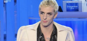 Achille Lauro ha una relazione stabile da molti anni con Francesca, ma entrambi hanno sempre...