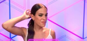 C'è qualcosa di più tra Finucci e Annalisa, che vanno oltre l'amicizia e la collaborazione. Durante...