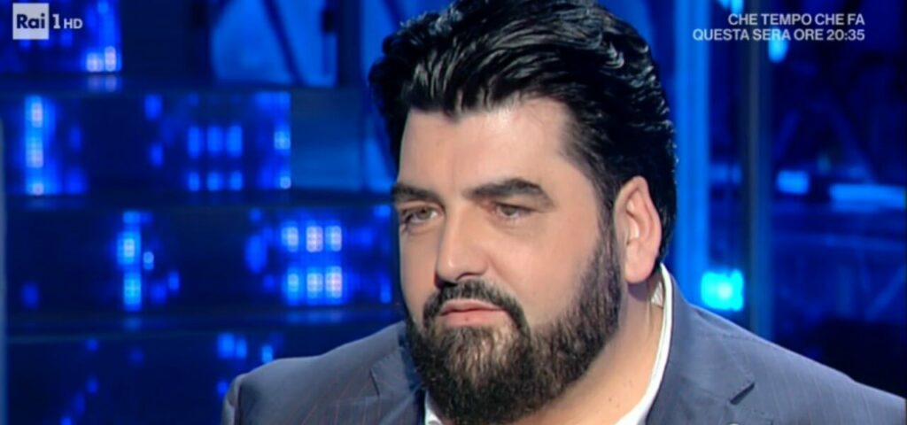 Lo chef Antonino Cannavacciuolo ha preso la difficile decisione di chiudere il suo ristorante Novara...