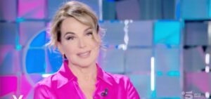 Barbara D’Urso ha fatto un annuncio inaspettato riguardo ai suoi nuovi progetti: "Seguitemi su Tik...