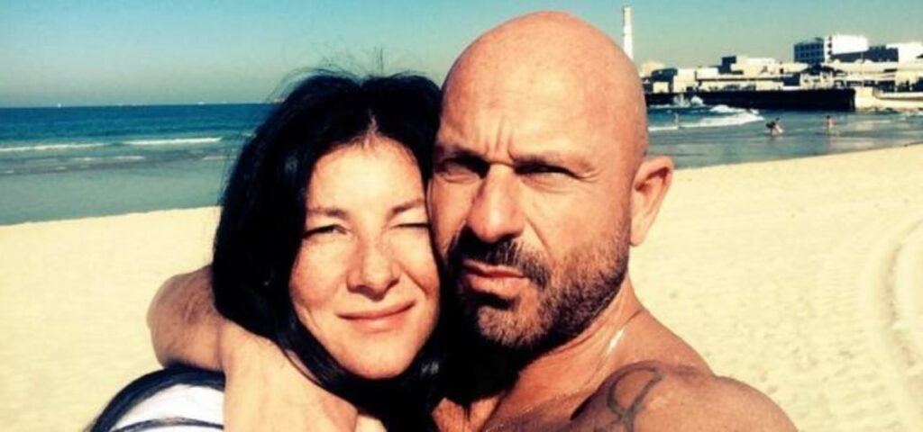 Daniela Shualy, la moglie di Raiz, è deceduta a causa di un cancro lo scorso 31 marzo. Raiz, il...