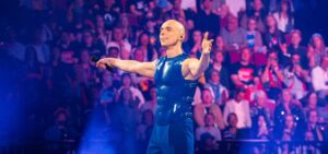 Dons è tra i 26 paesi finalisti dell'Eurovision Song Contest 2024 con la sua canzone "Hollow"...