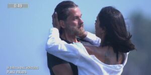 Edoardo Stoppa, un personaggio noto e amato dalla televisione italiana, si trova in difficoltà a...