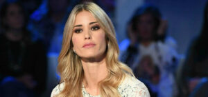 Questo pomeriggio, nello studio de La Volta Buona, Elena Santarelli ha portato una grande energia e...