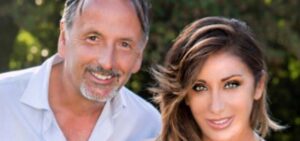 Enrico e Luca Maria Monti sono due figure fondamentali nella vita di Sabrina Salerno. Enrico è suo...