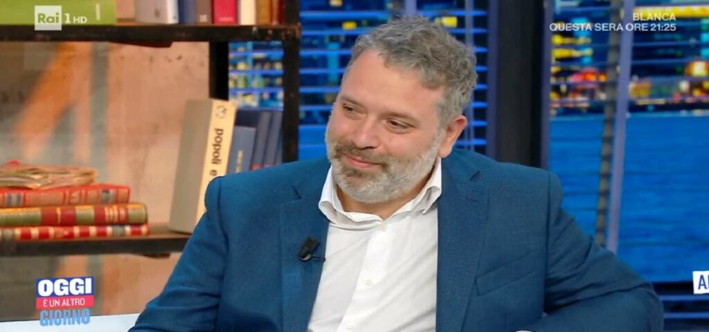 Chi è Enzo Paci: la carriera tra cinema e teatro dell’attore e comico italiano insieme alla moglie Romina Uguzzoni