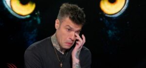 Fedez sotto i riflettori a La vita in diretta e Pomeriggio Cinque: parole taglienti dagli ospiti/ “Insopportabile”