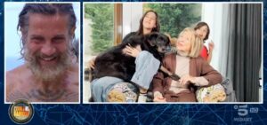 Edoardo Stoppa ha ricevuto una commovente sorpresa da parte della sua famiglia durante la sua...