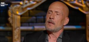 Gianmarco Tognazzi, ospite del programma “Ciao Maschio”, si descrive come un rompiscatole. Secondo...