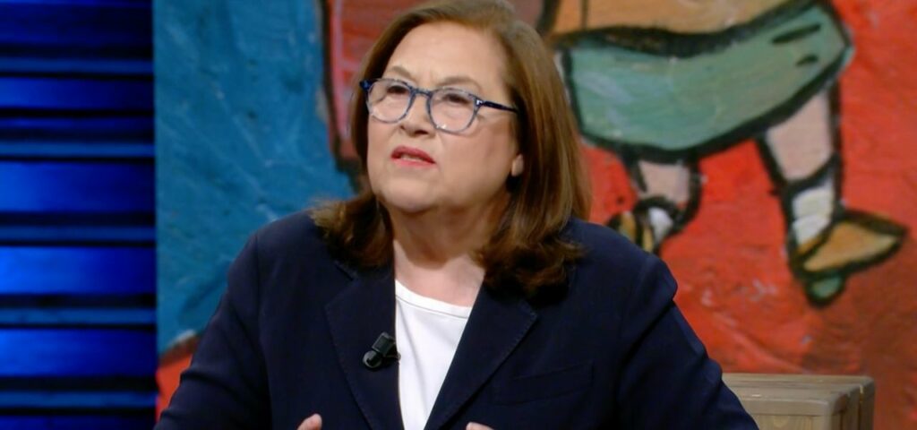 Lucia Annunziata e Giovanni Floris hanno avuto un simpatico siparietto durante Dimartedì. La...