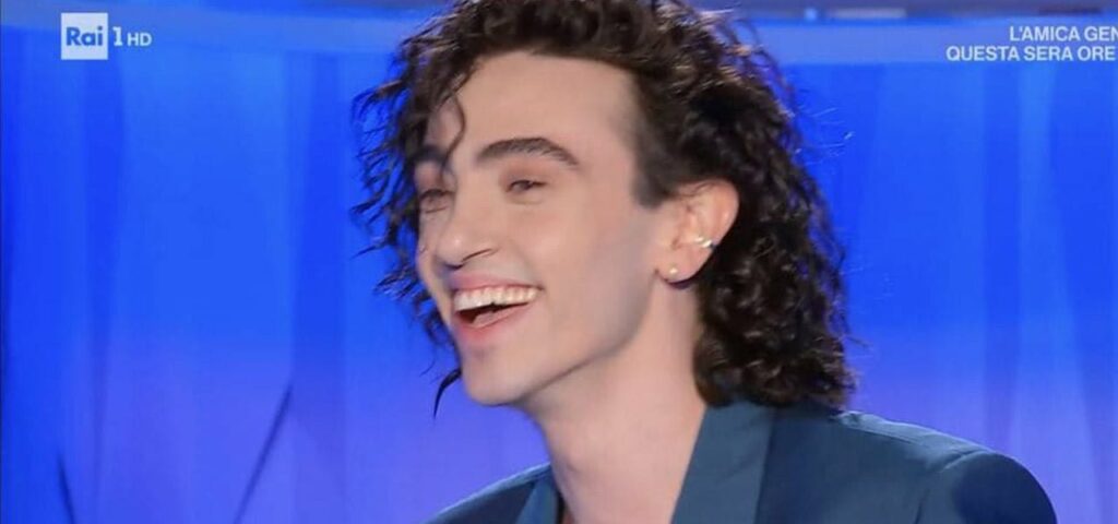 Michele Bravi, giudice di Amici di Maria De Filippi, ha conquistato il pubblico non solo per il suo...