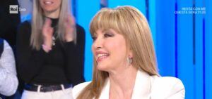 Milly Carlucci e il marito Angelo Donati si amano profondamente da sempre. L'amore che li lega è...