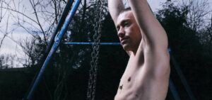 "Dizzy" di Olly Alexander è pronto a rappresentare l'Inghilterra tra i paesi finalisti...