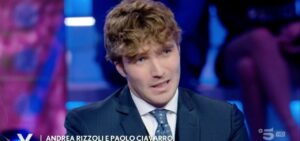 Paolo Ciavarro si trova ad affrontare un momento di vita estremamente complesso. Da un lato, si...