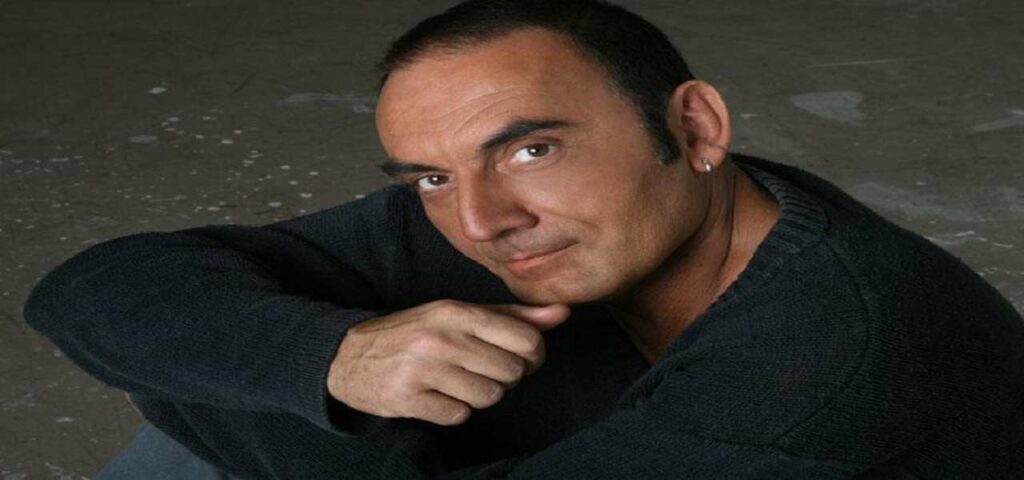 Pino Mango è stato stroncato da un improvviso malore mentre cantava "Oro", uno dei suoi più grandi...