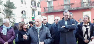 Pino Carosone è il figlio unico del famoso maestro Renato Carosone. Nato nel 1939, il 28 maggio in...