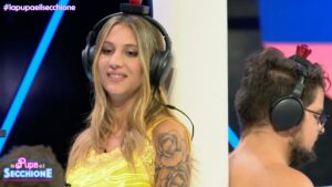 La Pupa e Il Secchione sono giunti alla semifinale del famoso programma televisivo. Nella quinta...
