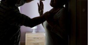 Il 27enne Andrea Tidu ha ucciso sua madre, Maria Dolores Cannas, con una singola coltellata alla...