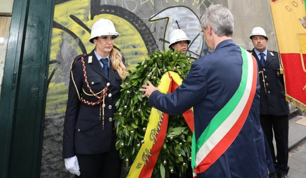 A Napoli omaggia Giacomo Matteotti con una corona d’alloro
