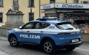 Arrestata a Monza donna che, dopo un rimprovero, aggredisce titolare di un bar e poliziotti