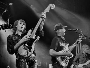 Folla eccitata a Londra per Tom Morello e Thomas Raggi dei Maneskin