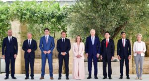 Il presidente del Consiglio Giorgia Meloni ha presieduto la riunione del G7 presso il lussuoso Borgo...