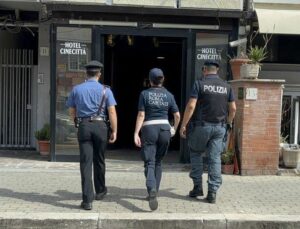 Un blitz interforze è stato effettuato all'ex Hotel Cinecittà di via Eudo Giulioli a Roma. Oltre 50...