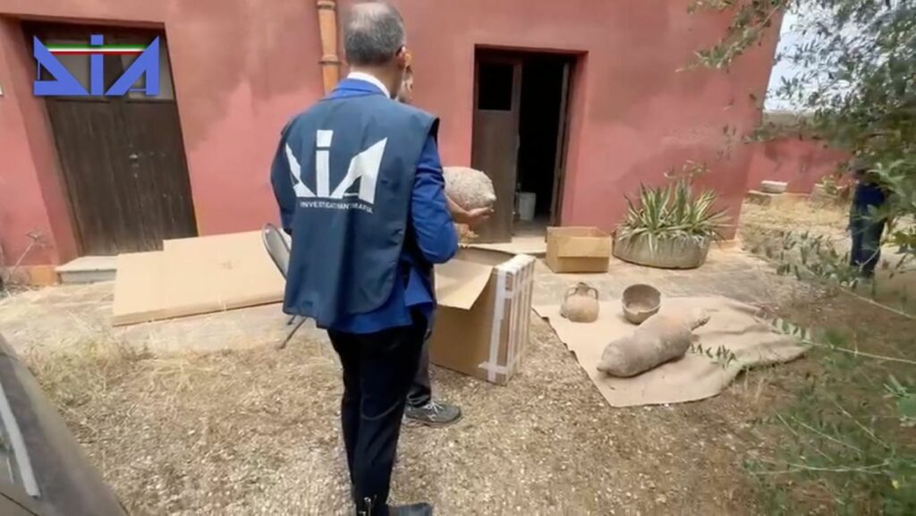 Sequestrati beni archeologici a trafficante di Messina Denaro