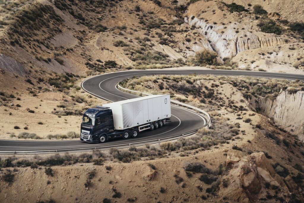 Volvo FH16: Potenza e Efficienza al Massimo Livello