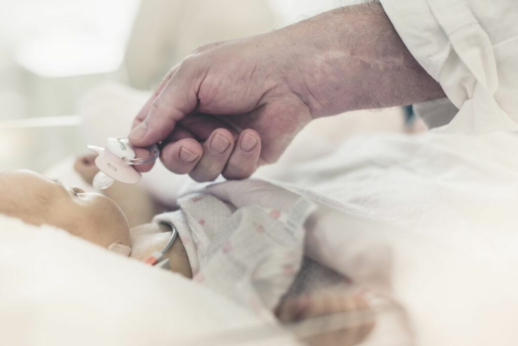 Ismett si sta avvicinando alla conclusione di tutti gli interventi chirurgici sui giovani pazienti...