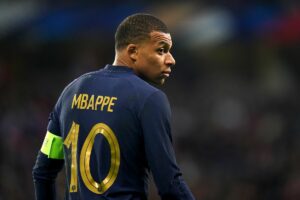 Il 16 febbraio 2024, Kylian Mbappè ha firmato un contratto quinquennale con il Real Madrid, come...