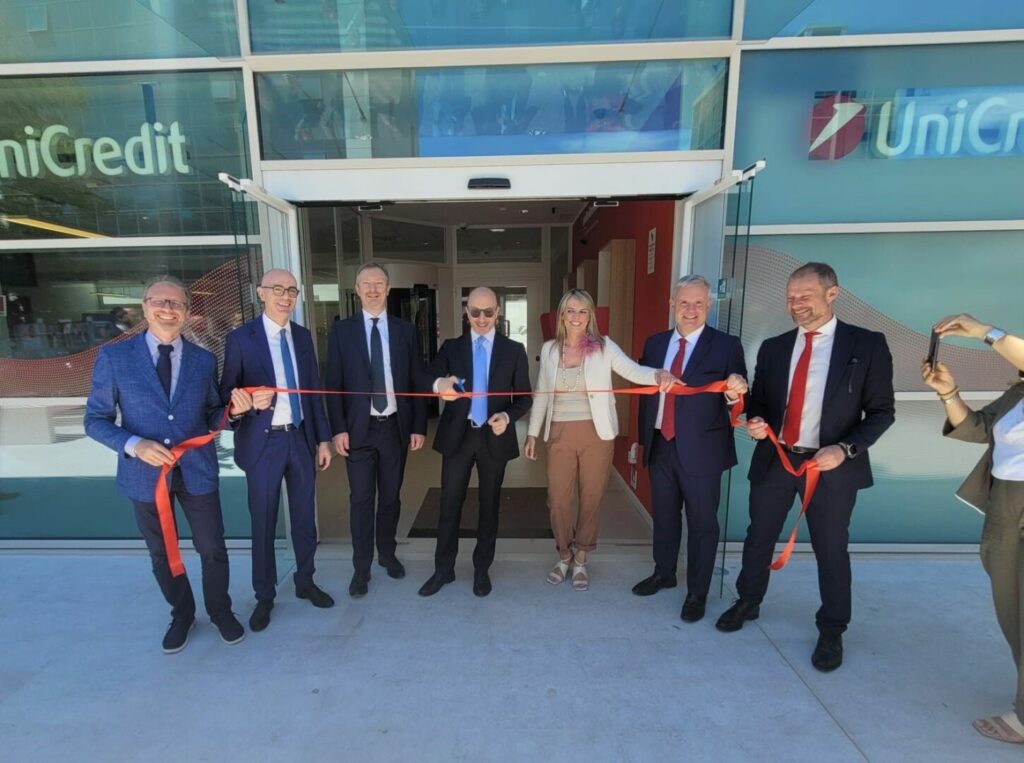 Oggi è stata inaugurata a Frosinone l’Area Commerciale UniCredit, che da ora opererà nella nuova...