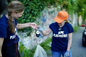 Snaitech: volontari impegnati per un ambiente senza plastica