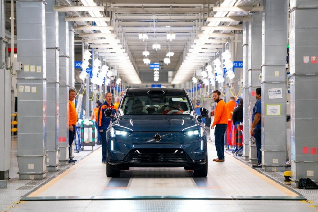 Lo stabilimento Volvo di Charleston, nella Carolina del Sud, ha iniziato la produzione del nuovo SUV...