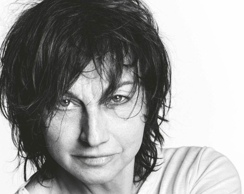 Gianna Nannini ha lanciato oggi il suo nuovo singolo "Filo spinato", disponibile sia in radio che su...