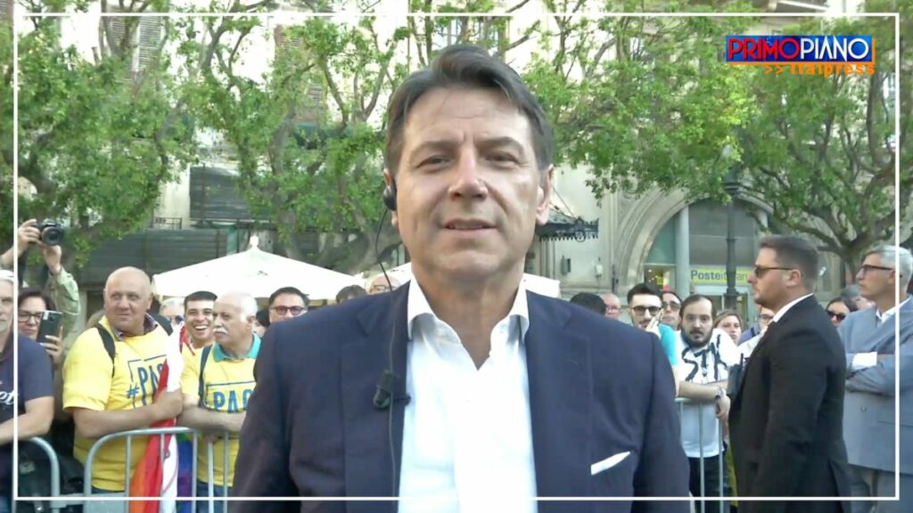 Il leader del Movimento 5 Stelle, Giuseppe Conte, durante il comizio elettorale di chiusura della...