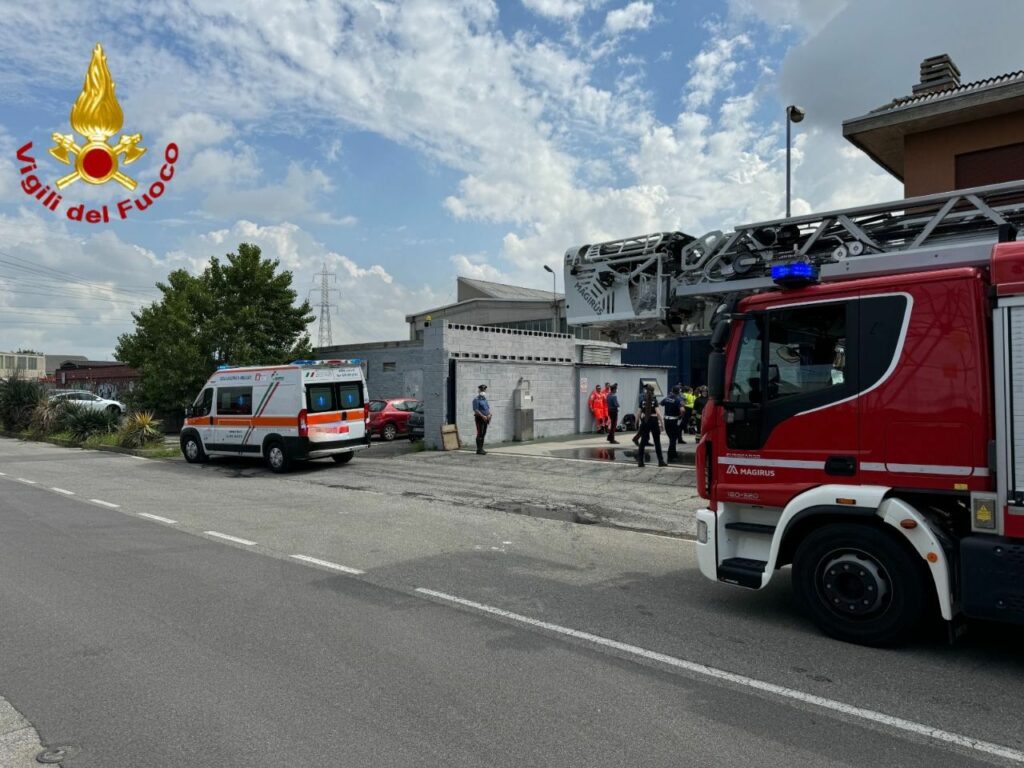 Una violenta esplosione è avvenuta all'interno di un capannone di un'azienda di vernici situata in...