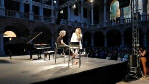 Giovanni Allevi è stato accolto con grande entusiasmo a Palazzo Reale a Palermo, dove ha presentato...