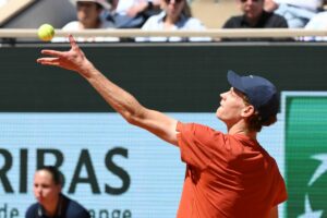 Jannik Sinner (ITA) durante la sua semifinale a Roland Garros il venerdì 7 giugno 2024. Parigi...