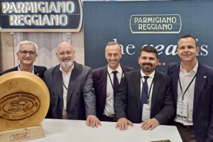 Il Consorzio del Parmigiano Reggiano ha partecipato al Summer Fancy Food Show di New York per...