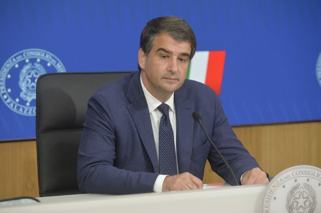 Roma - Raffaele Fitto ha tenuto una conferenza stampa al termine della cabina di regia sul PNRR, che...