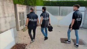 Milano: banda di telemarketing selvaggio smantellata per truffe ed estorsioni