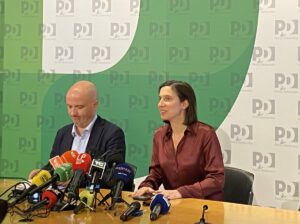 La sfida di Schlein: l’impossibilità di evitare i ballottaggi con il pallone in mano