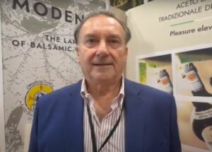 L'aceto balsamico è un prodotto pregiato e di lusso, caratterizzato da una produzione limitata e da...