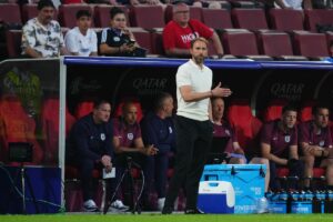 Gareth Southgate, allenatore della nazionale inglese, si trova a giocare la partita di UEFA Euro...