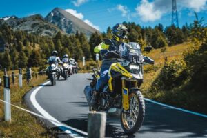 Un giorno in moto con la Suzuki V-Strom tra i passi dell’Alta Val Camonica