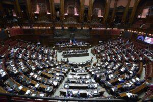 La Camera dei Deputati si è trovata di fronte a una situazione di estrema tensione durante la...
